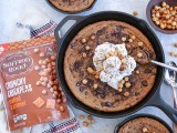 Almond Butter Chocolate Chip Chickpea Skillet Cookie (Gluten-Free)